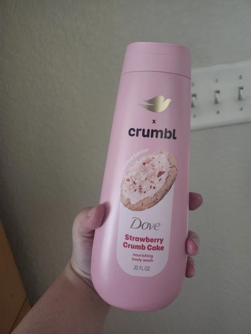 Dove x Crumbl Strawberry Crumb Cake Nourishing Body Wash - Pink